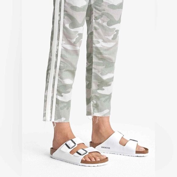 🎁 MOTHER The Shaker Chop Crop Fray Camo Pants - Picture 6 of 14